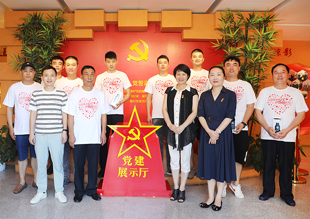 情暖退伍老兵 重拾紅色記憶丨綠之韻集團(tuán)黨委開展“八一”走訪慰問活動(dòng)