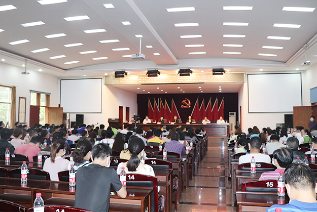 綠之韻集團(tuán)董事長胡國安隨湖南省政協(xié)調(diào)研組安鄉(xiāng)調(diào)研