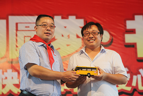 校車傳愛，書香助學(xué)——綠之韻快樂校車、愛心圖書捐贈(zèng)安化山區(qū)孩子