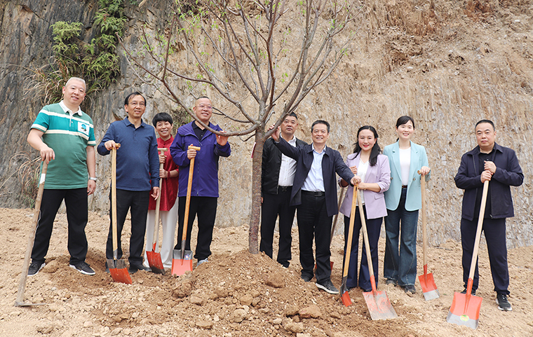人大護綠·鄉(xiāng)村振興 | 胡均安代表參加益陽市“五級代表齊添綠”植樹行動