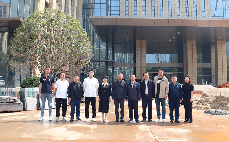 中共長沙市委統(tǒng)戰(zhàn)部副部長李佑明一行蒞臨綠之韻中心走訪調研