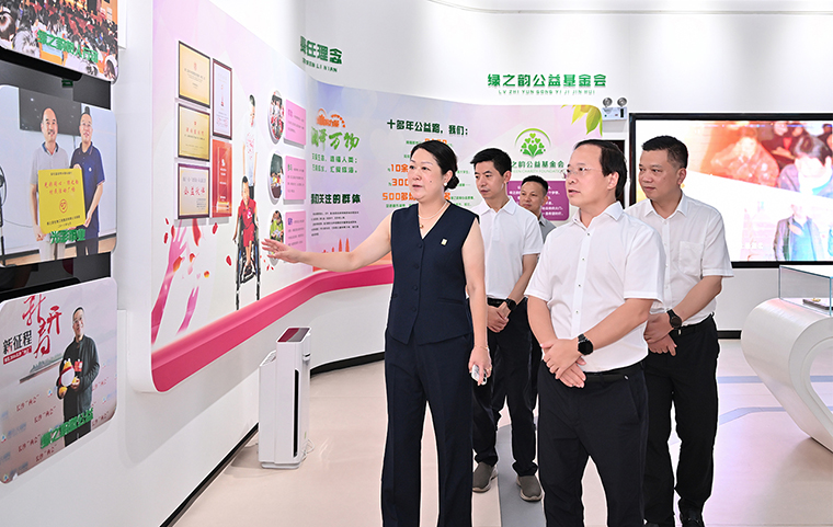 中共長沙市委常委、瀏陽市委書記肖正波一行蒞臨綠之韻集團(tuán)調(diào)研