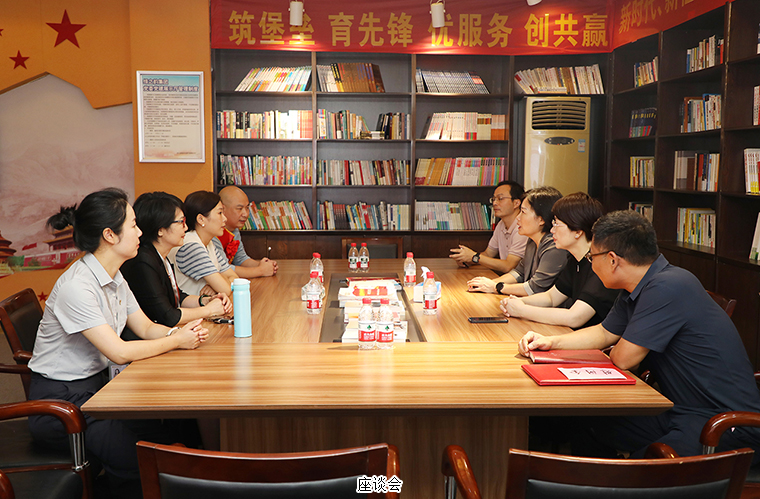 瀏陽市人大常委會副主任、市總工會主席張葵紅一行蒞臨綠之韻走訪慰問勞模先進(jìn)