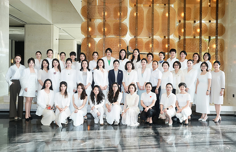 湖南省女企業(yè)家協(xié)會第一次婦女大會召開，勞嘉總裁當(dāng)選女企業(yè)家協(xié)會婦聯(lián)主席