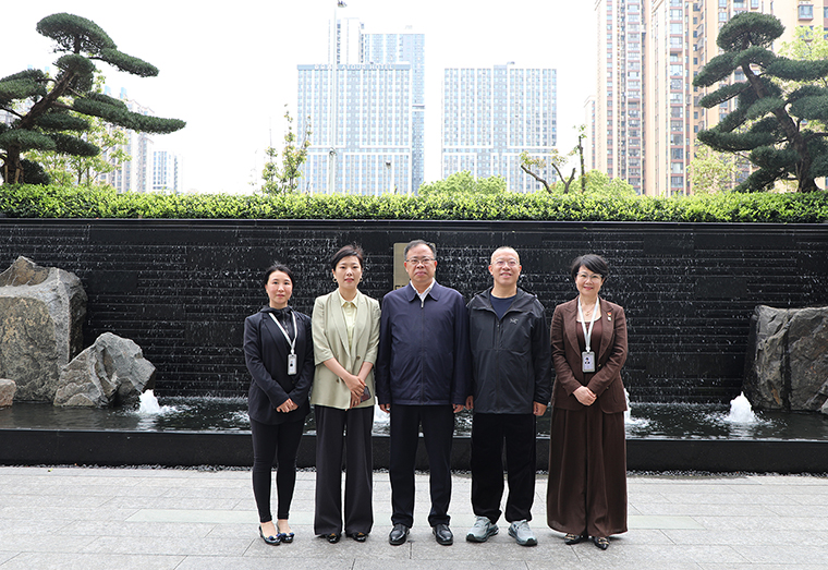 湖南省瀏陽市政協(xié)黨組書記、主席秦躍平一行蒞臨綠之韻中心調(diào)研